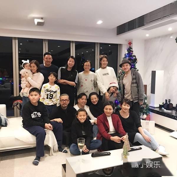 还记得《粉红女郎》里的男人婆吗?她现在长这样