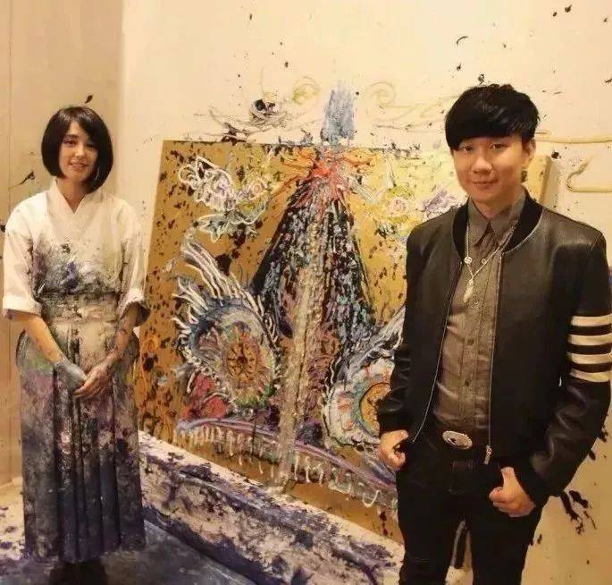 狂野少女”绘画堪比毕加索,8亿人看她作画,作品震惊整个国际画坛