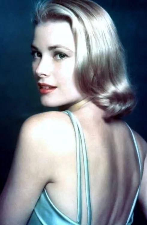 【转载】比颐和园还小,土豪比迪拜多,这个欧洲小国此生不去心难安