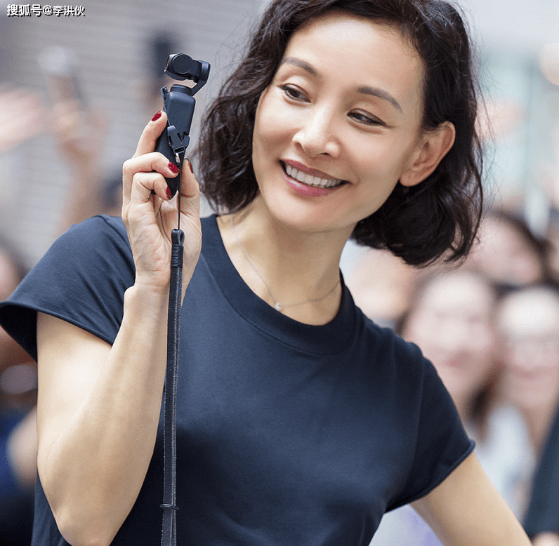 事业成功婚姻幸福,男神尊龙爱而不得的陈冲,有一事始终不被原谅