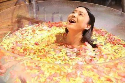 曾经被骂滚出娱乐圈,如今逆袭又翻车??救救她吧!