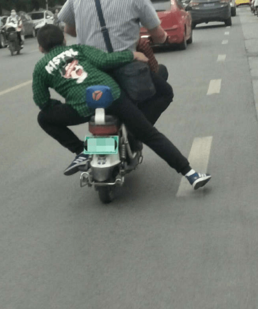 爆笑GIF趣图:家里有一个这样的媳妇,不仅身体累,心更累···
