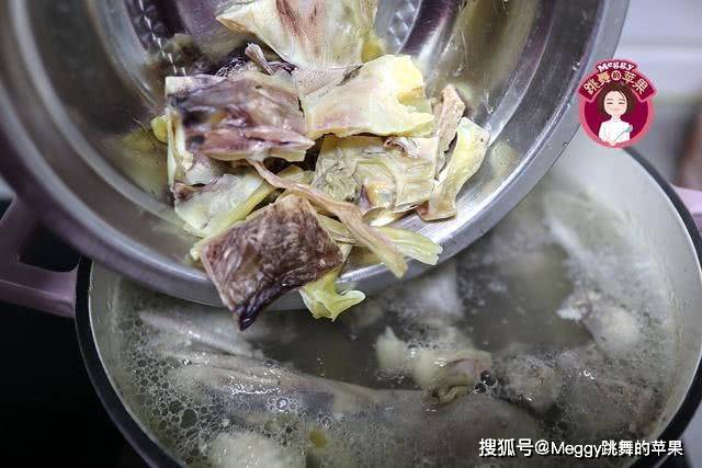 夏天我家常喝这汤,肉烂汤鲜,不油腻不上火,饭前2碗还控制食量