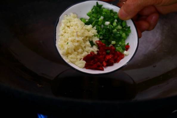 粉蒸胡萝卜最好吃的做法,两根胡萝卜,造就完美的一餐