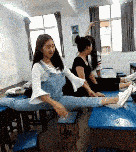 搞笑GIF图:舞蹈班的学生每天都怎么上课吗?现在算是涨知识了