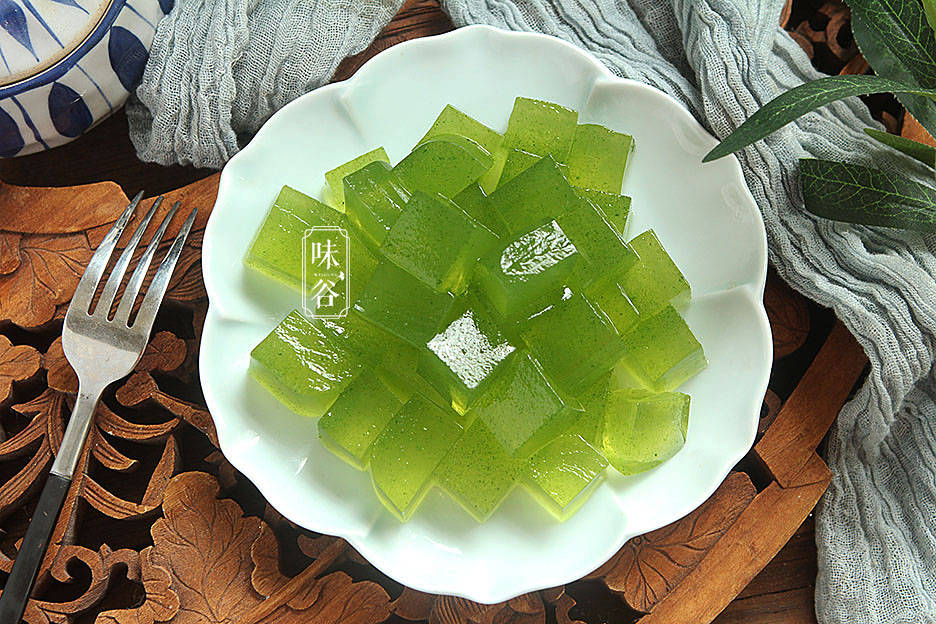 黄瓜皮别扔了,变废为宝做成美食,清凉爽滑又解暑,比凉皮还好吃