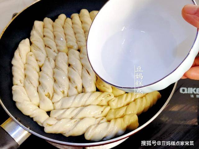 香煎小花卷,睡前准备好,早上10分钟搞定,香喷喷的