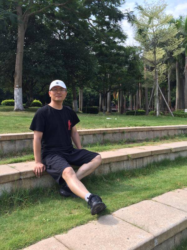 诗人春山诗作欣赏:《霜降》、《枯荷》