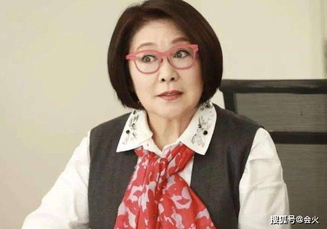 她18岁成"香港公主",却频遇渣男两度离婚,女儿曾7年不愿理她