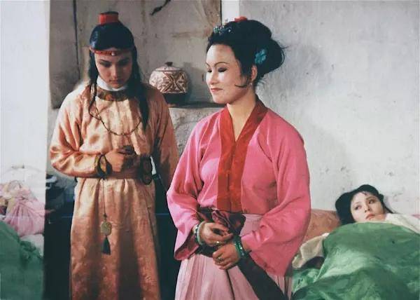 贾宝玉是情痴,还是花心大萝卜?看贾母和多姑说了啥?