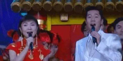 歌手陈红变整容脸,嘟嘟唇眯缝眼脸肿认不出,曾瘫痪如今跳女团舞