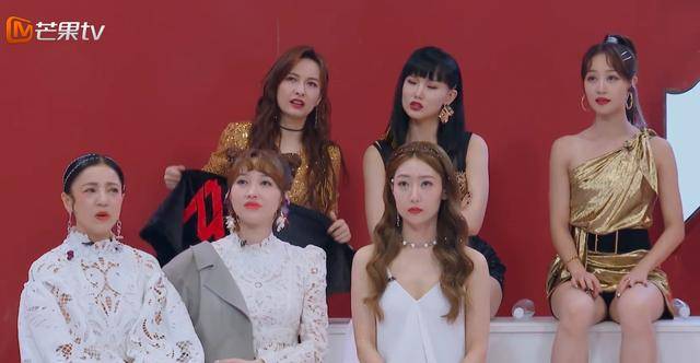 《姐姐》二次公演造型曝光:钟丽缇组像广场舞大妈,丁当组最朴素