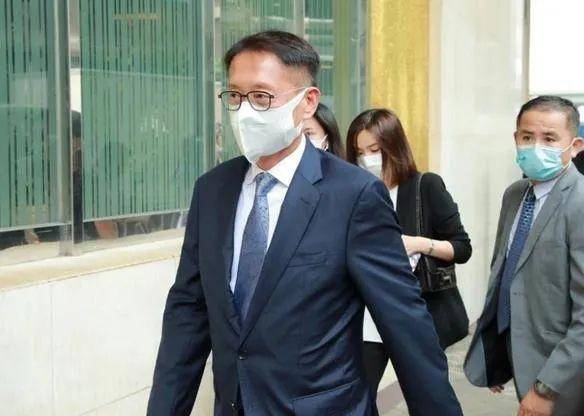 成龙出席赌王丧礼,传二人力追利智,港姐现身曾被四太赞理想儿媳