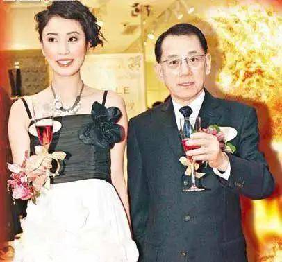 21岁爆红,3年雪藏,走光被骂,险些丢命:她历经千帆,终成女王!