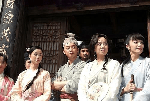 俗语“睡觉不要头朝西”,其中蕴含科学道理,不看吃大亏!