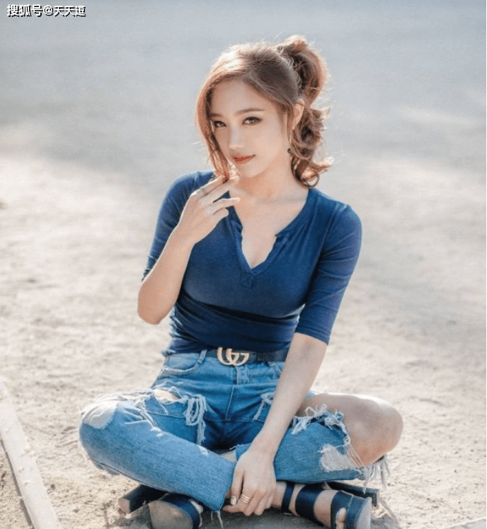 搞笑GIF趣图:这么清纯的妹子,总让人想起初恋