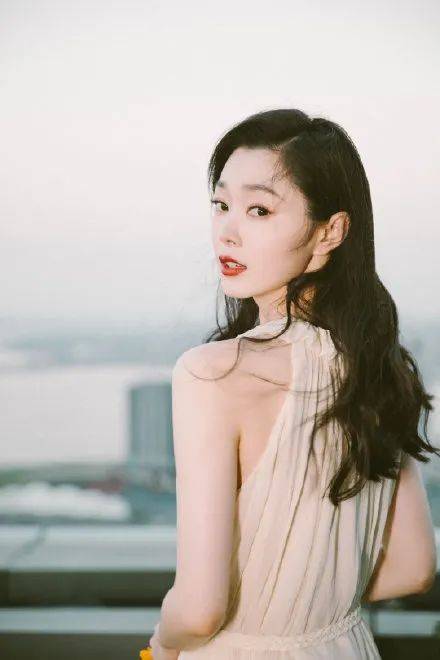 宋轶妩媚风情太性感迷人!难怪从配角于曼丽逆袭走红