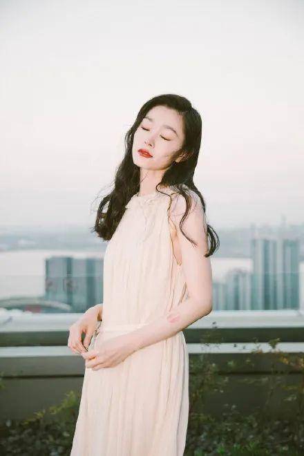 宋轶妩媚风情太性感迷人!难怪从配角于曼丽逆袭走红