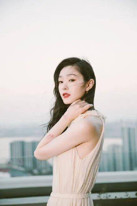 宋轶妩媚风情太性感迷人!难怪从配角于曼丽逆袭走红