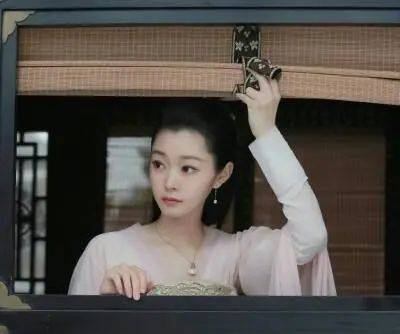 宋轶妩媚风情太性感迷人!难怪从配角于曼丽逆袭走红