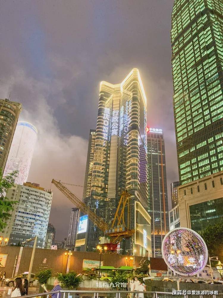 在重庆,小面凭什么排在火锅前面?