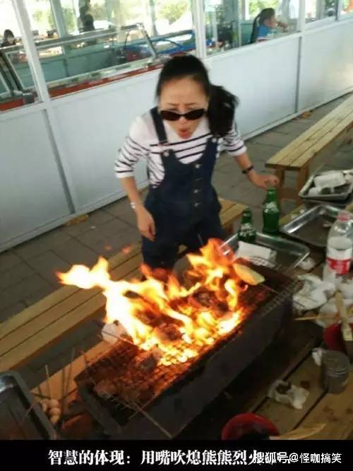 搞笑GIF:不好意思 今天穿的裙子有点紧