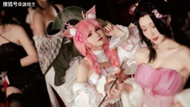 王者荣耀女英雄cos合影如名媛聚会,看到瑶脸照后愣住