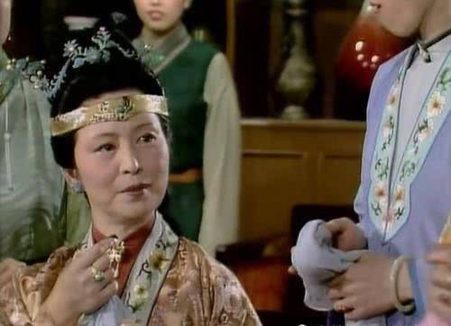 不容小视的赵姨娘,轻描淡写一句话,就给王夫人戴上了“紧箍咒”