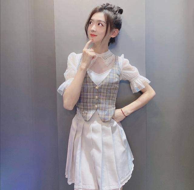 KPL伙食如何?灵儿晒工作餐后,网友:还能保持身材真是个奇迹