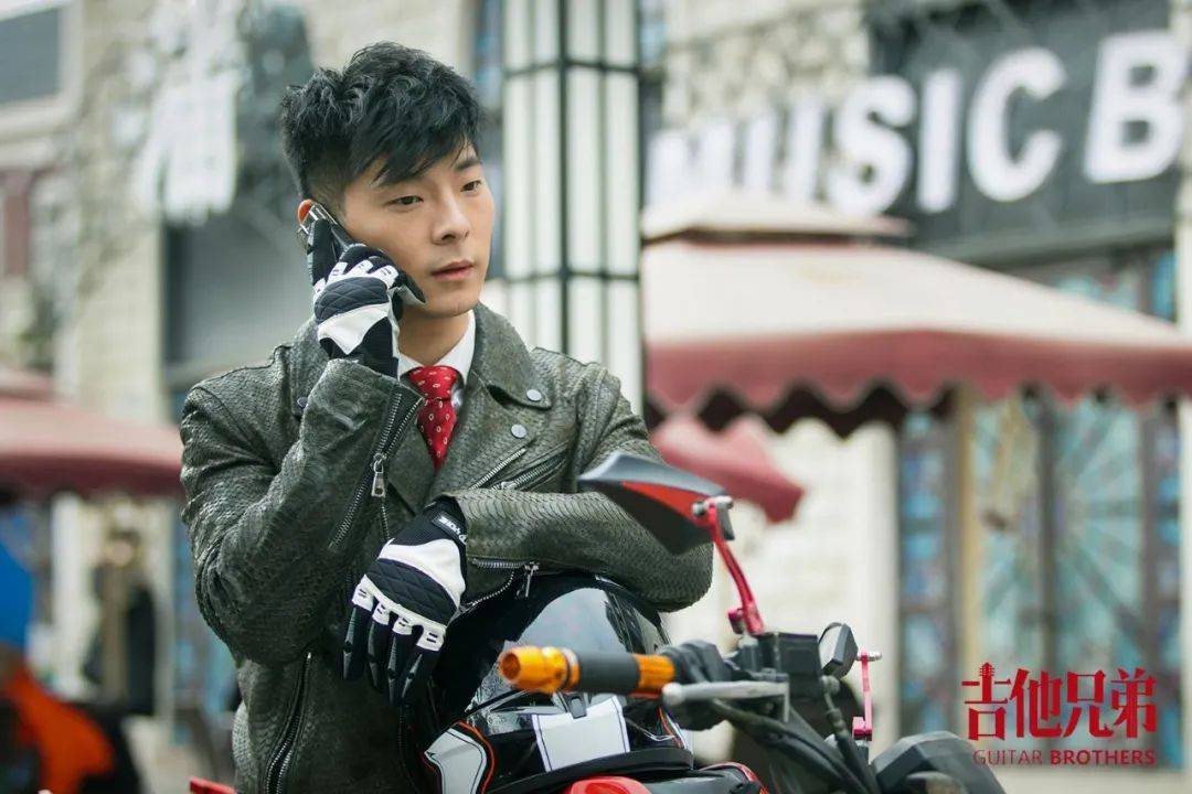 《吉他兄弟》火热出圈,新锐制片人袁帅成功挑战演员角色