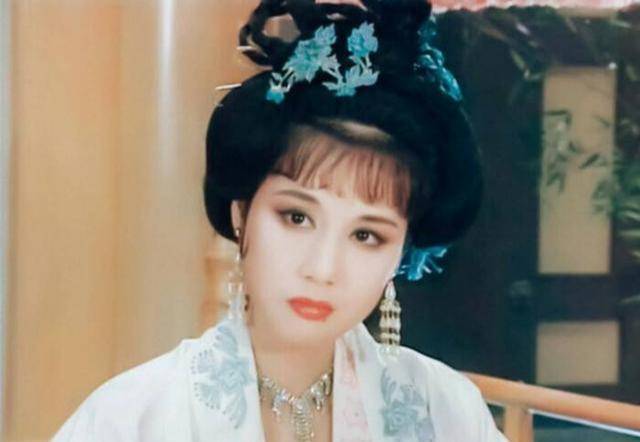 她是最美容妃,与导演同居27年不领证,今63岁因病去世膝下无子女