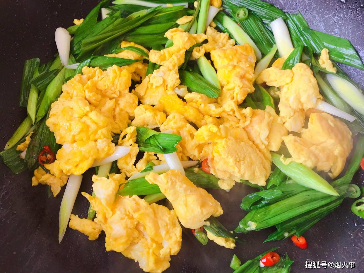 这菜炒鸡蛋就是鲜,5分钟就能上桌的快手菜,蒜香十足,非常下饭