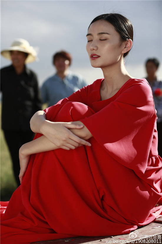 李亚鹏表白新女友,王菲的歌嗨翻全场,难忘前妻还是在蹭热度?