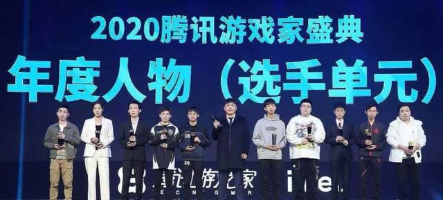 梦泪、久诚同台领奖,一个细节告诉你,为什么梦泪总是人气之王
