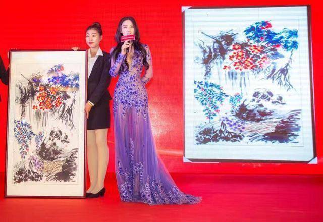 张馨予现身金鸡奖,分享人生第二次主持经历:紧张到忘记吸肚子