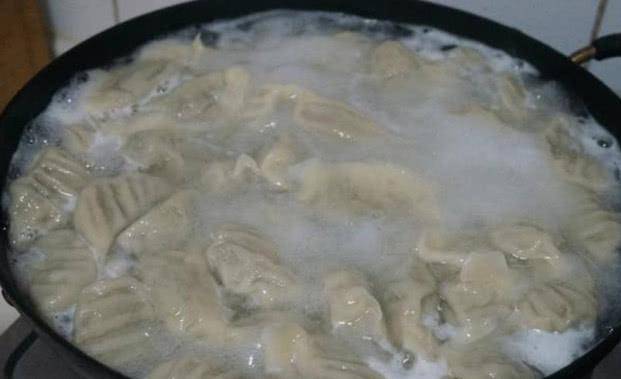 吃了几十年的水饺,头一次吃这种馅的饺子,出锅后我连吃40个!