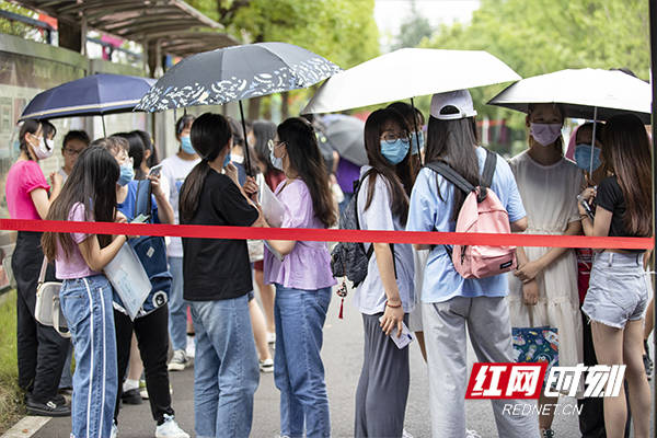 组图丨与青春说再见!他们向着“星辰大海”进发