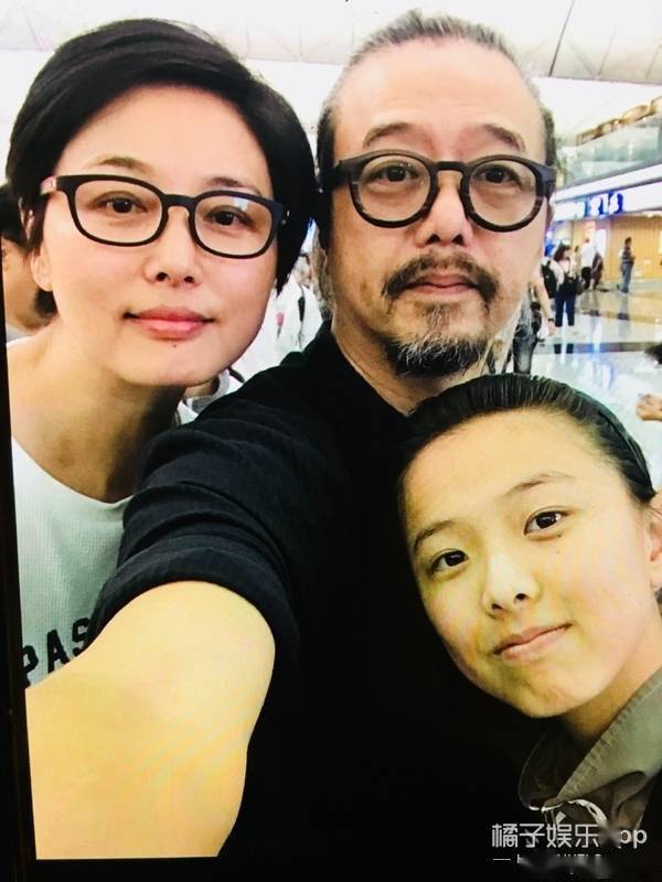 还记得《粉红女郎》里的男人婆吗?她现在长这样