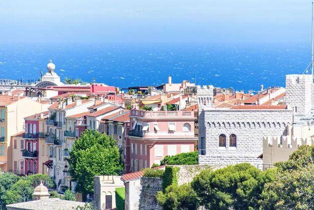 【转载】比颐和园还小,土豪比迪拜多,这个欧洲小国此生不去心难安