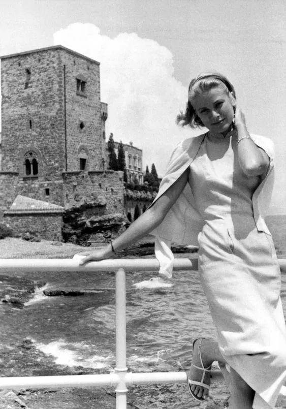 【转载】比颐和园还小,土豪比迪拜多,这个欧洲小国此生不去心难安