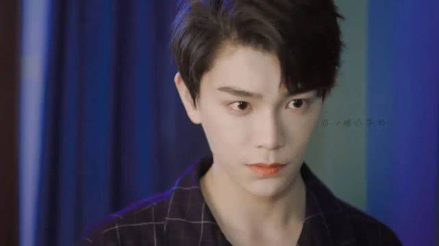 壁咚、摸头杀、霸道扑倒!狗粮成吨抛的《韫色过浓》甜到齁!