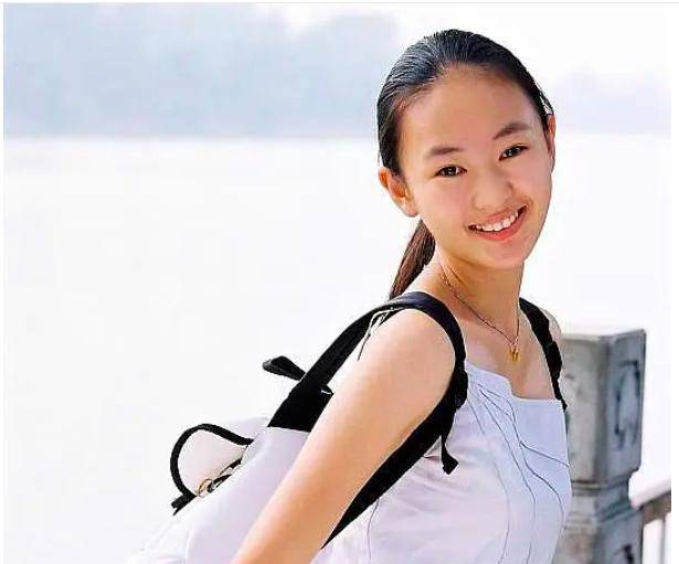 《谁说我结不了婚》中几位演员的旧照,童瑶不仅像章子怡还撞脸她