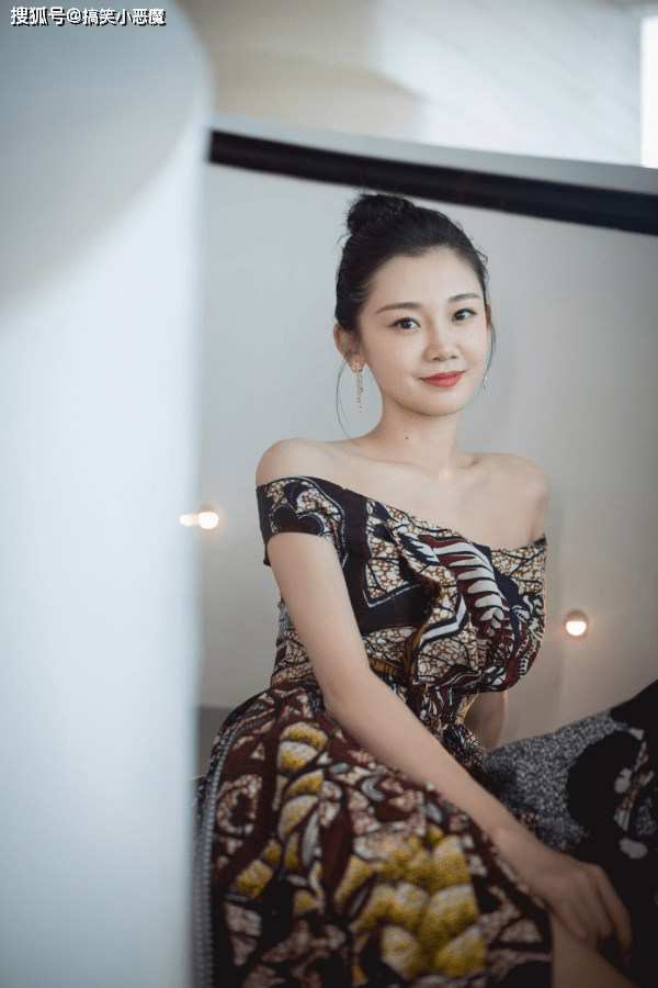搞笑GIF趣图:女朋友已经在这玩两个小时了,咱也不知道这有啥好玩的