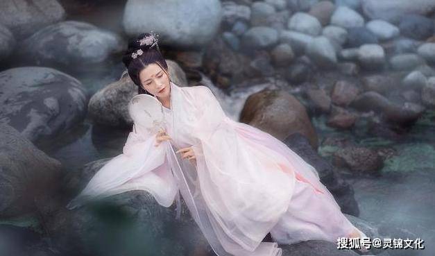 在交际中做到心有猛虎,也要细嗅蔷薇