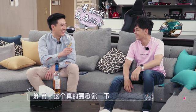林志颖向弟弟吐槽陈若仪睡觉呼噜声大,睡姿霸道多样,毫无求生欲