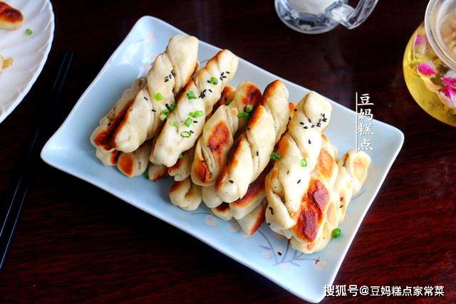 香煎小花卷,睡前准备好,早上10分钟搞定,香喷喷的