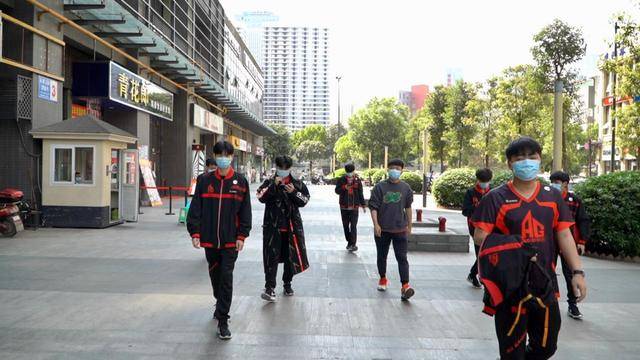 月光何时回归,想要重新组合AG超玩会阵容?梦泪打野,老帅中单