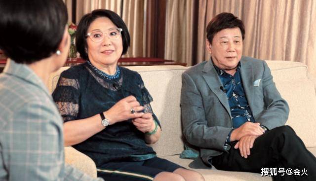 她18岁成"香港公主",却频遇渣男两度离婚,女儿曾7年不愿理她