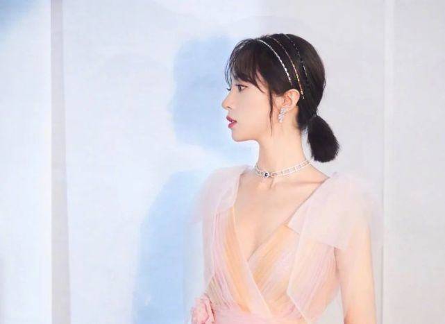 手把手教新欢撕旧爱,两个女星的战争背后,藏着一位绝世心机渣男!