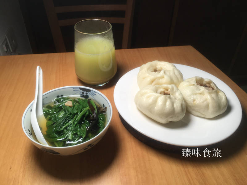 退休老两口晒晚餐,朋友:小日子太精致,酷暑天喝热汤都不用开火
